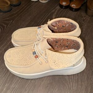 Women’s Beige Casual Shoes